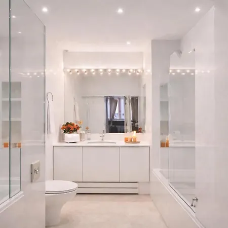 Luxury Apartment In Via Dei Cartari Spacious, Elegant, Central Rome-2